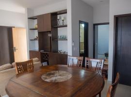 2br/2ba Condo 1 block to ocean! - Unit #5，位于马萨特兰的酒店