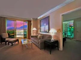 Kintsugi Retreat-Condo-StripView-No Resort Fee