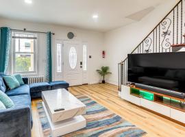 6 Mi to Eagles Games Stylish Philly Townhome!，位于费城的酒店
