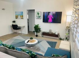2 bedroom Beach cafes shops bus all a walk away，位于Deewhy的酒店