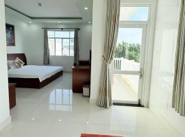 Palace Hotel - Rạch Giá，位于迪石的酒店