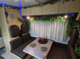 Autocaravan,camper,campervan,motorhome,not driveable,only habitable，位于洛斯克里斯蒂亚诺斯的露营地