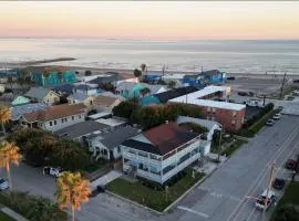 Top Deck Ocean View - 2 Br Ocean Views & Hot Tub