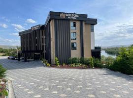Sheltons Hotel，位于Hasandede的酒店