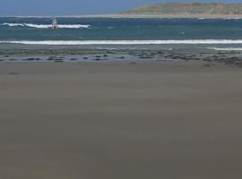 SEATADIS WILD ATLANTIC WAY Fab Sea views in Seatardis 2 Bedroom self contained holiday let F92D5X4，位于莱特肯尼的酒店