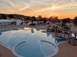 Houlgate Mobilhome,3ch, 6pl, camp 5 étoiles, piscines, club enfants，位于乌尔加特的露营地