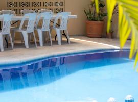 Hotel Real Monrey，位于锡瓦塔塔内霍的带热水浴缸的酒店