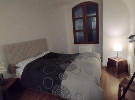 Chambre dans appartement Seez，位于蒂涅的酒店