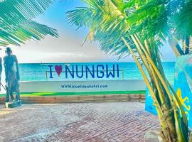 Blue Tides Hotel，位于南威的酒店