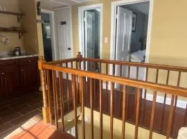 Unit-A Gorgeous private suite near metro train station and Washington DC