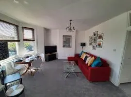 Beautiful 2BR Home close to Beachfront
