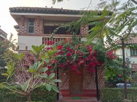 Best family homestay - Aamar Bari, Santiniketan，位于桑蒂尼盖登的酒店