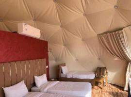 wadi rum lovely camp，位于亚喀巴的酒店