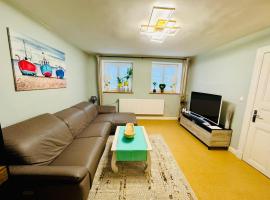Moderne Ferienwohnung in Kiel-Holtenau, Strandnähe, 2 Zimmer, voll ausgestattet, gute Anbindung，位于基尔的酒店