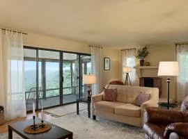 Sunrise Mountain Retreat-Summer Getaway in Jasper with a Hot Tub