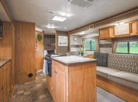 Camper- Relaxing Space After a Day of Hiking，位于哈里森的酒店