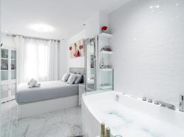 Gold Horizon Luxury Apartments，位于内尔哈的酒店