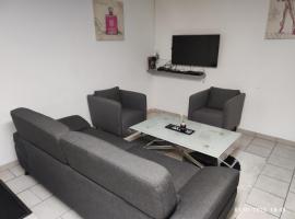Maison calme, clim, Smart TV, wifi , coeur Saint-Amand，位于圣阿芒莱索的酒店