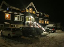 Eikre Fjellg&aring;rd，位于海姆瑟达尔的带停车场的酒店