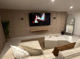 F2 jacuzzi moderne et spacieux，位于埃唐普的酒店