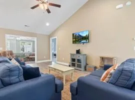 Coastal Pet Friendly Getaway in Murrels Inlet! Perfect for 8 Guests!