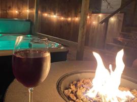 Jeans Place A Hot tub Oasis，位于Lewisporte的酒店