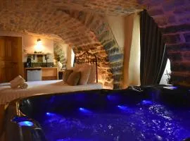 Hébergement insolite avec jacuzzi privatif Millau