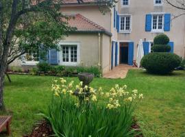 Les Volets Bleus，位于Gondrecourt-le-Château的酒店
