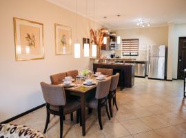 Cozy Townhome at Gold Coast