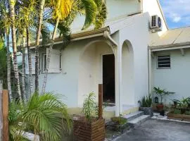 Maison charmante a Sainte Anne avec jardin et pergola en bois