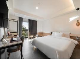 Hwaseong Wall Hotel，位于华城市的酒店