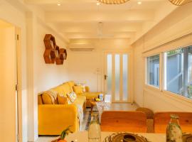 ELIVAAS House of Neptune 1 BHK Cottage on the Beach & Famous Cafes, Restros，位于莫尔吉姆的酒店