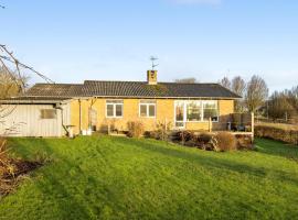 2 Bedroom Nice Home In Roslev，位于Roslev的酒店