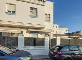 Awesome Home In Rota With Wifi，位于罗塔的酒店