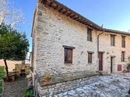 Awesome Apartment In Armenzano