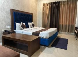 Hotel Satkar Residency，位于Mohali的酒店