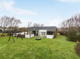 3 Bedroom Nice Home In Hjørring，位于约灵的酒店