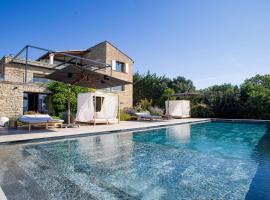 8-bedroom luxury villa with pool，位于戈尔德的酒店