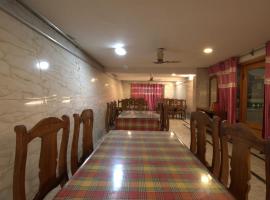 Super Townhouse Rajbagh Near Modern Hospital，位于斯利那加的酒店