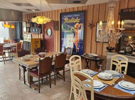 au petit quinquin，位于索克斯的酒店