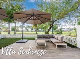 4 BR -Villa Seabreeze at Villas De Golf，位于多拉多的酒店