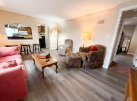 4 Bed, 2 Bath, Upper Flat，位于New Baltimore的酒店