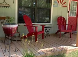 Hill Country Casita 3 minutes from Guadalupe River & Canyon Lake