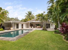 Upscale Kailua Getaway Steps to Swim Beach!，位于凯卢阿的酒店