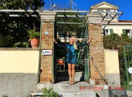 Ami's House only for WOMEN dormer，位于科孚镇的酒店