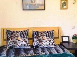 Room in a Private House 5 min from Airport Riga，位于里加的酒店