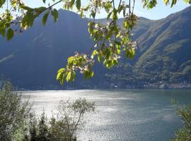 Casa privata con splendida vista lago "Il Gallicantus"，位于内索的酒店