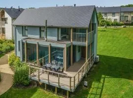 Spacious Villa Near Castle