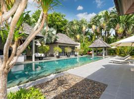 Luxury 3BR Villa C Layan Estate, Idyllic Retreat near Beach，位于拉扬海滩度的酒店
