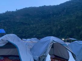 Riverside camping，位于Dawki的酒店